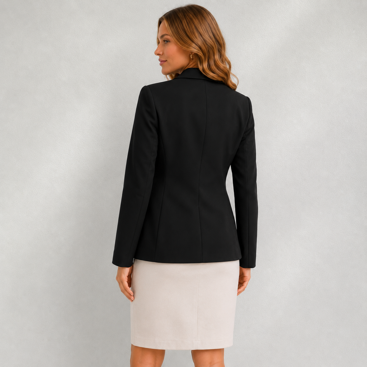 Vue de dos du blazer femme River Woods noir avec coupe ajustée