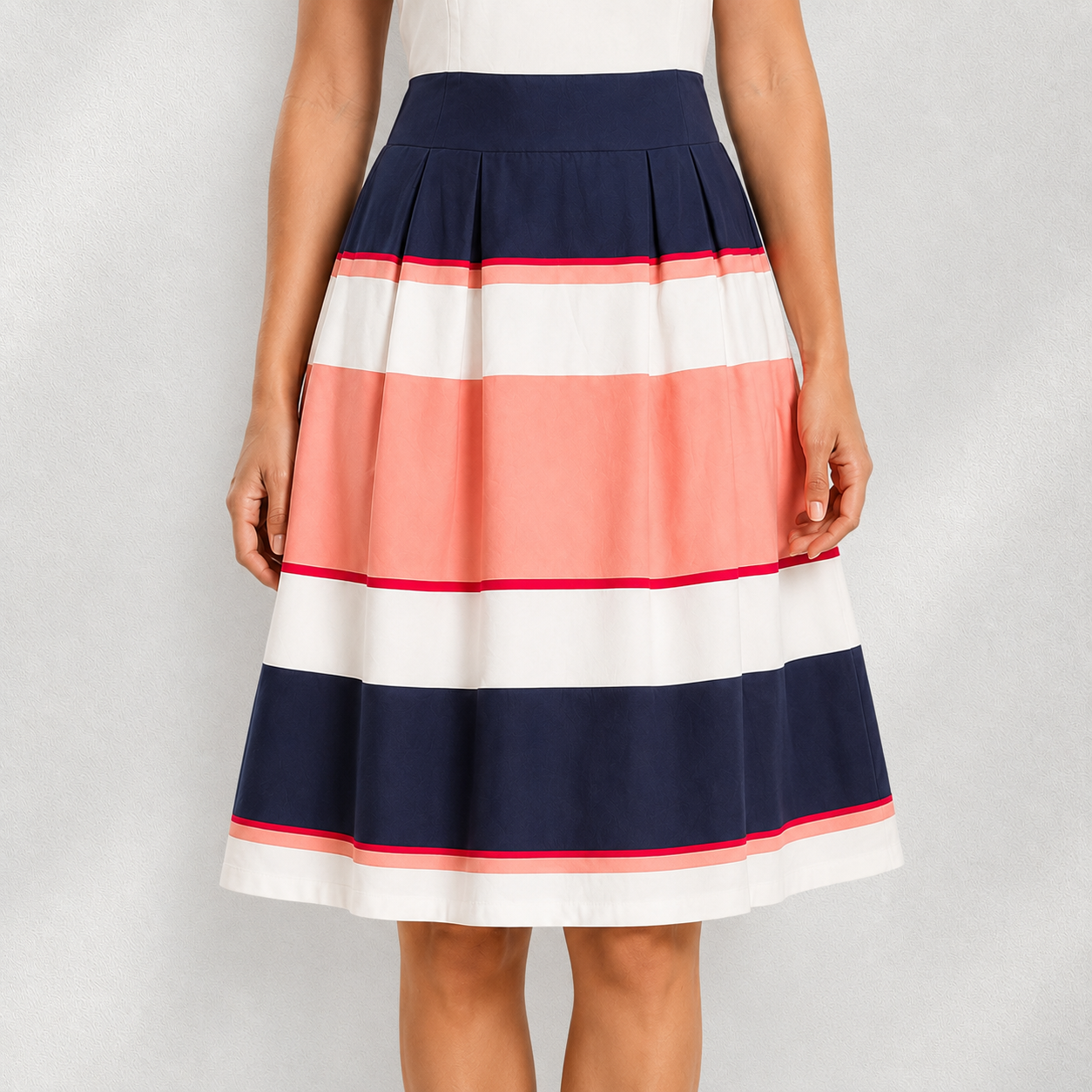 Détail du bas de la robe Jakes rayée avec bandes marine, crème et corail