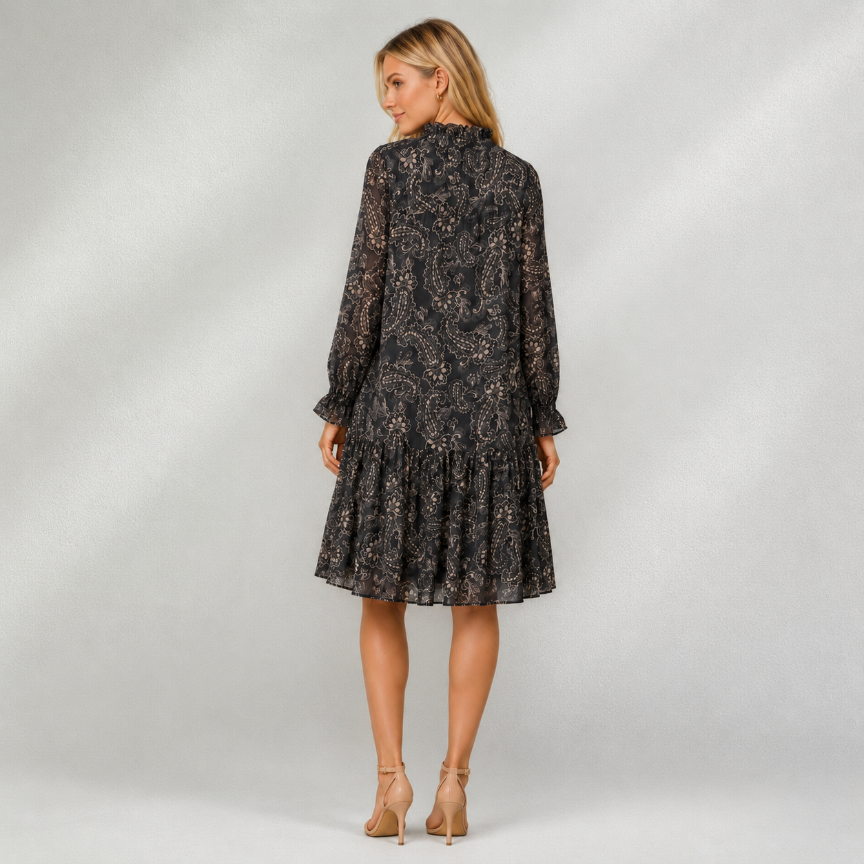 Robe femme imprimée grise à manches longues – vue studio de dos
