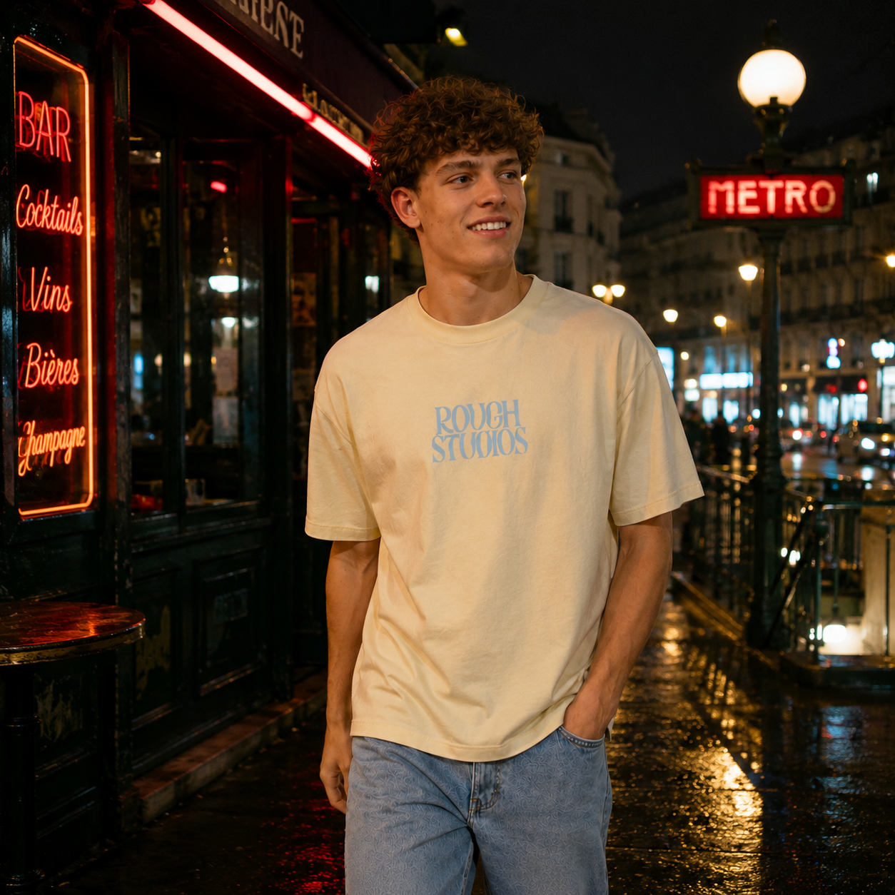 T-shirt coupe droite jaune avec logo devant Rough Studios