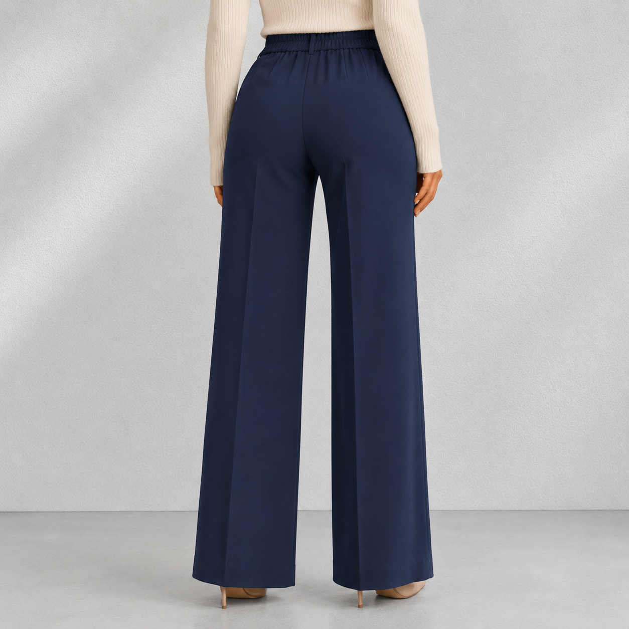 Vue arrière du pantalon bleu marine taille haute à jambes larges