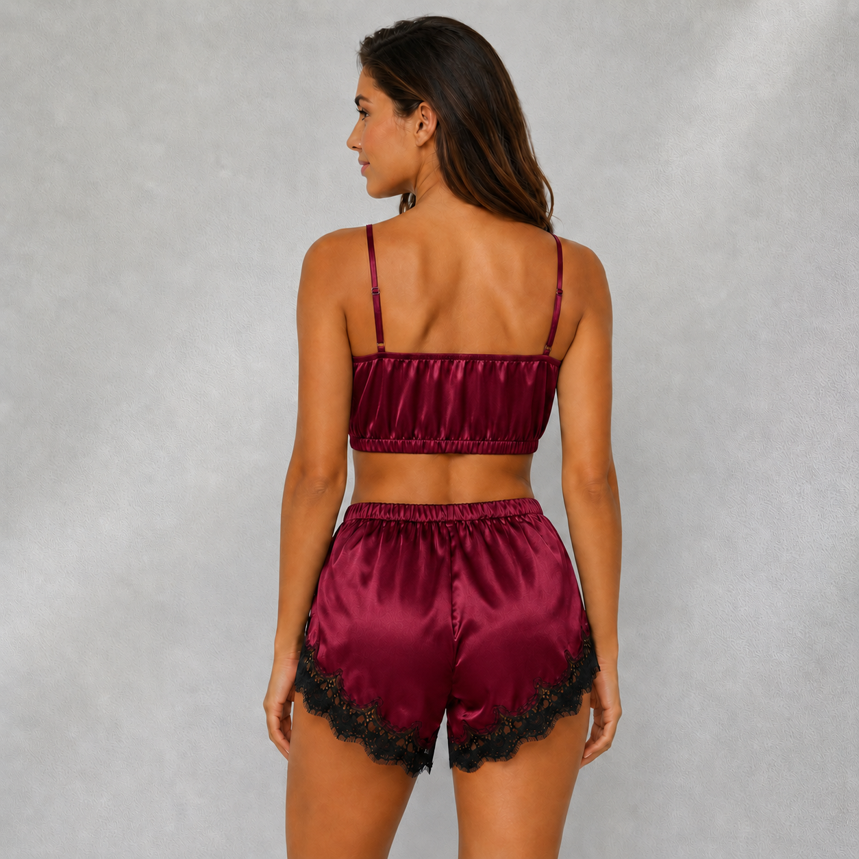 Vue de dos de l’ensemble pyjama femme en satin rouge avec taille élastique et dentelle noire